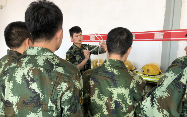 学习消防安全绳打结法