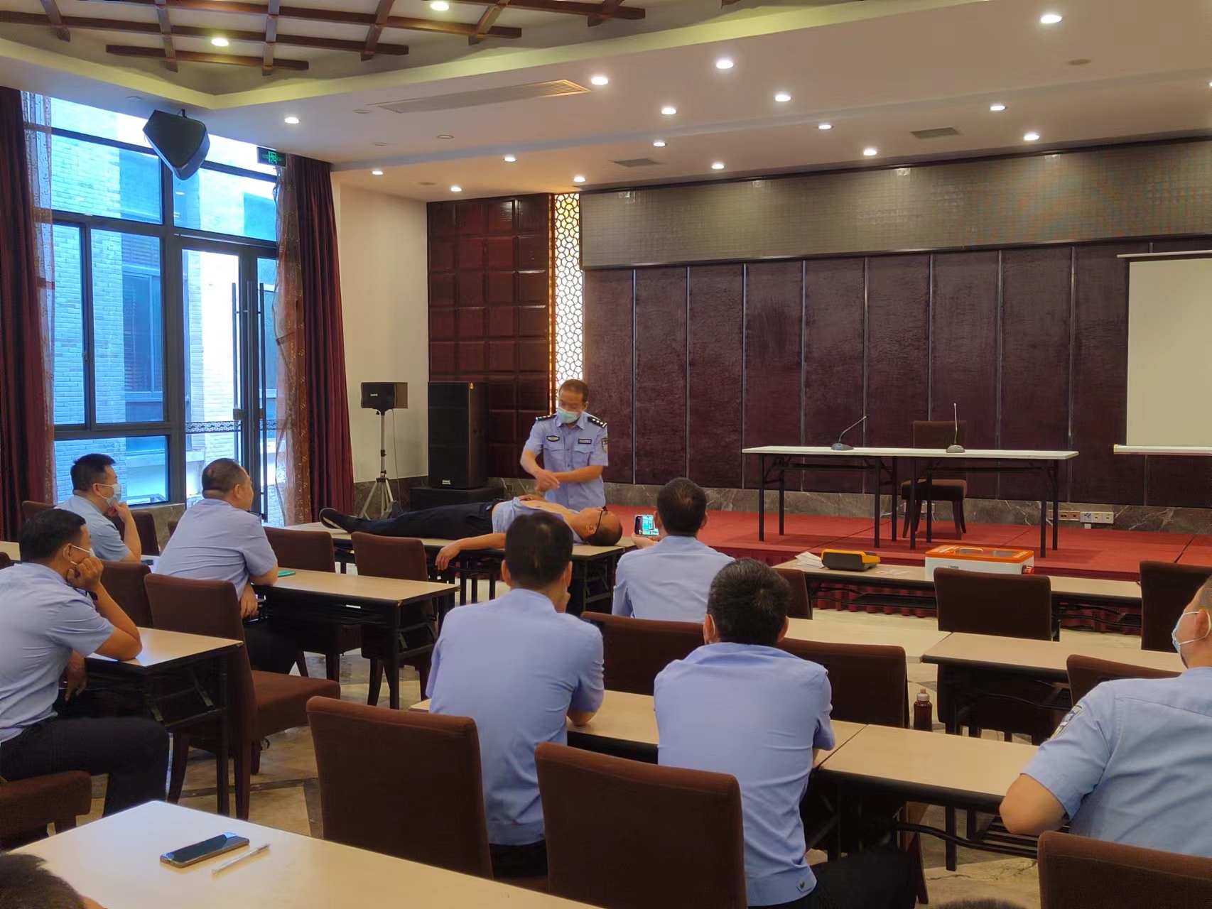 体外除颤仪是什么东西暖警工程又添“新设备”_https://www.jmylbn.com_新闻资讯_第3张